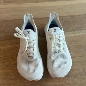 Flux footwear adapt runner shoes